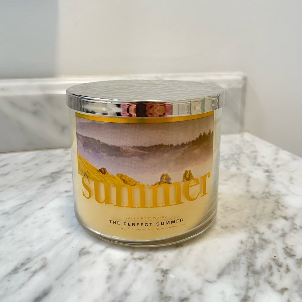 SUMMER Bath & Body Works- 3 Wick Candle